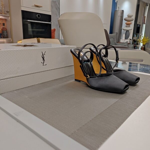 Peep-Toe Heel Sandals ( مقدمة مفتوحة كعب ويدج صندل)