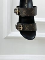 LV Comfort Flat Mule ( حذاء “لوي مسطح مريح ميوول) - Image 7