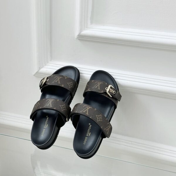 LV Comfort Flat Mule ( حذاء “لوي مسطح مريح ميوول)