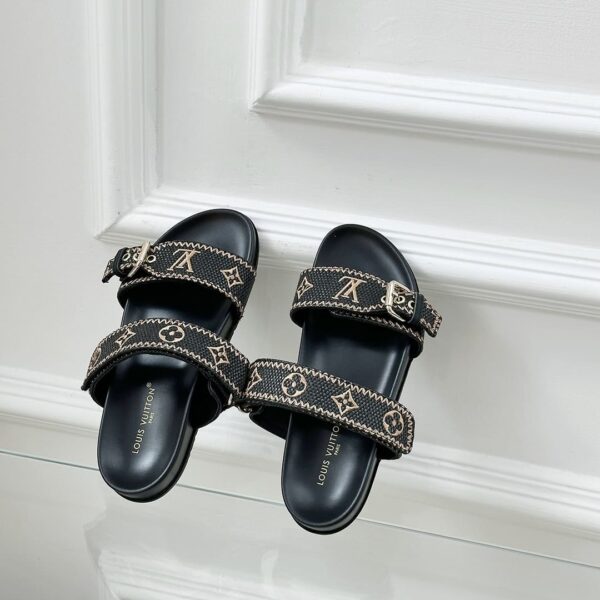 LV Comfort Flat Mule ( حذاء “لوي مسطح مريح ميوول)