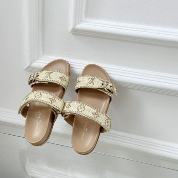 LV Comfort Flat Mule ( حذاء “لوي مسطح مريح ميوول)