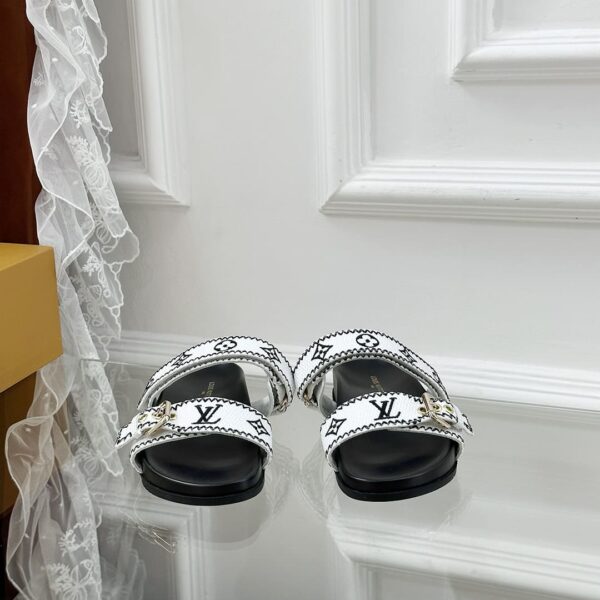 LV Comfort Flat Mule ( حذاء “لوي مسطح مريح ميوول)
