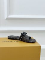 LV Flat Mule ( حذاء “لوي ميوول) - Image 3
