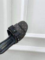 LV Flat Mule ( حذاء “لوي ميوول) - Image 8