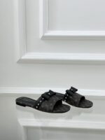 LV Flat Mule ( حذاء “لوي ميوول) - Image 9