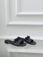 LV Flat Mule ( حذاء “لوي ميوول) - Image 3