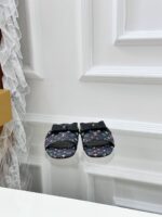 LV Flat Mule ( حذاء “لوي ميوول)