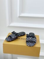 LV Flat Mule ( حذاء “لوي ميوول) - Image 6