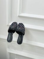LV Flat Mule ( حذاء “لوي ميوول) - Image 7