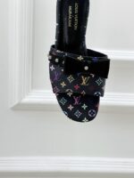 LV Flat Mule ( حذاء “لوي ميوول) - Image 9