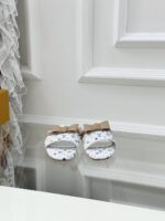 LV Flat Mule ( حذاء “لوي ميوول)