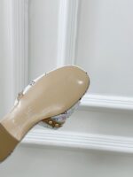 LV Flat Mule ( حذاء “لوي ميوول) - Image 4