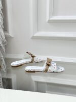 LV Flat Mule ( حذاء “لوي ميوول) - Image 5
