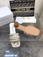 D Dway Heeled Slide (دي دواي بكعب صندل) - Image 2