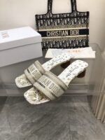 D Dway Heeled Slide (دي دواي بكعب صندل)