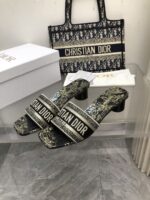 D Dway Heeled Slide (دي دواي بكعب صندل)