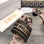 D Dway Heeled Slide (دي دواي بكعب صندل) - Image 2