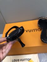 LV Flat Comfort Sandal ( حذاء “لوي مسطح مريح صندل ) - Image 2
