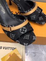 LV Flat Comfort Sandal ( حذاء “لوي مسطح مريح صندل ) - Image 8