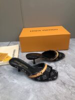 LV Flat Comfort Sandal ( حذاء “لوي مسطح مريح صندل )