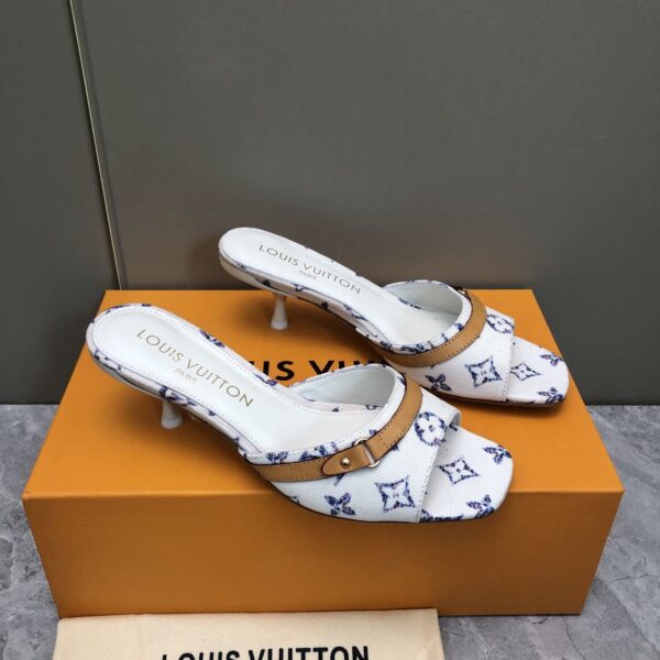 LV Flat Comfort Sandal ( حذاء “لوي مسطح مريح صندل )