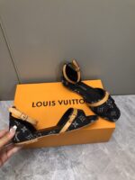 LV Flat Comfort Sandal ( حذاء “لوي مسطح مريح صندل ) - Image 3