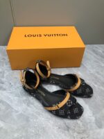 LV Flat Comfort Sandal ( حذاء “لوي مسطح مريح صندل )
