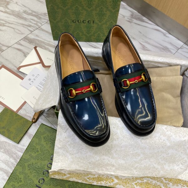 Horsebit Loafer (حذاء لوفر )