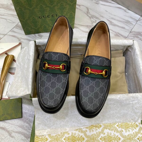 Horsebit Loafer (حذاء لوفر )