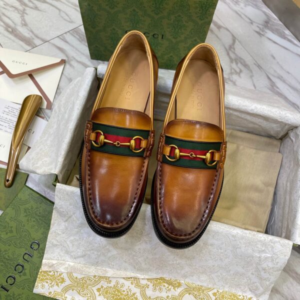 Horsebit Loafer (حذاء لوفر)