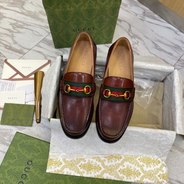 Horsebit Loafer  (حذاء لوفر)