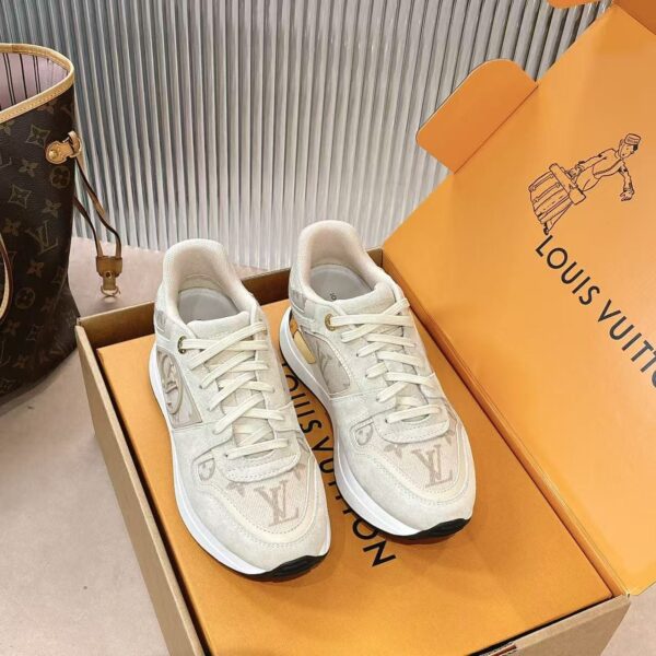 LV Sneaker  ( حذاء "لوي سنيكرز)
