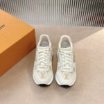 LV Sneaker  ( حذاء "لوي سنيكرز) - Image 2
