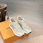 LV Sneaker  ( حذاء "لوي سنيكرز) - Image 5