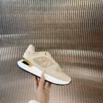 LV Sneaker  ( حذاء "لوي سنيكرز) - Image 6