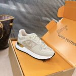 LV Sneaker  ( حذاء "لوي سنيكرز) - Image 9