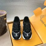 LV Sneaker  ( حذاء "لوي سنيكرز)