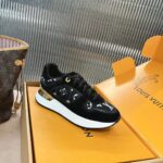 LV Sneaker  ( حذاء "لوي سنيكرز) - Image 2