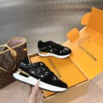 LV Sneaker  ( حذاء "لوي سنيكرز) - Image 3