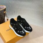 LV Sneaker  ( حذاء "لوي سنيكرز) - Image 6