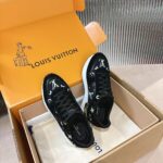 LV Sneaker  ( حذاء "لوي سنيكرز) - Image 7
