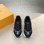LV Sneaker  ( حذاء "لوي سنيكرز) - Image 9