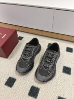 Chunky Shoes (أحذية سميكة)