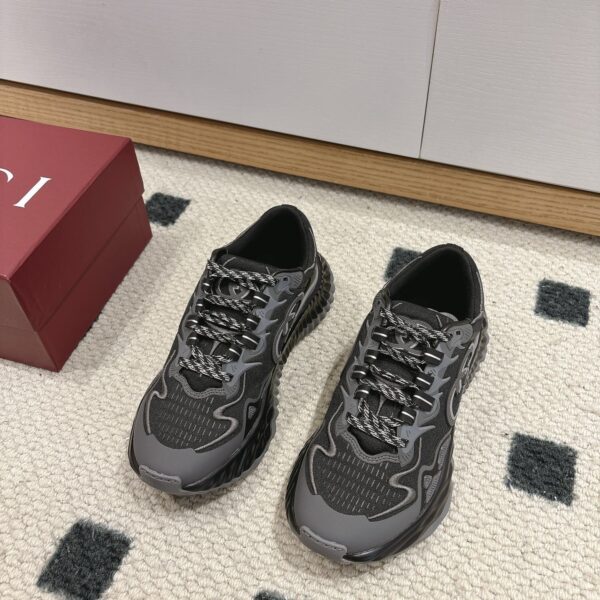 Chunky Shoes (أحذية سميكة)