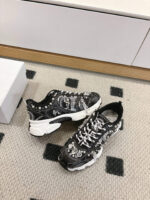 D Chrono Sneakers ( دي حذاء كرونو سنيكرز ) - Image 2