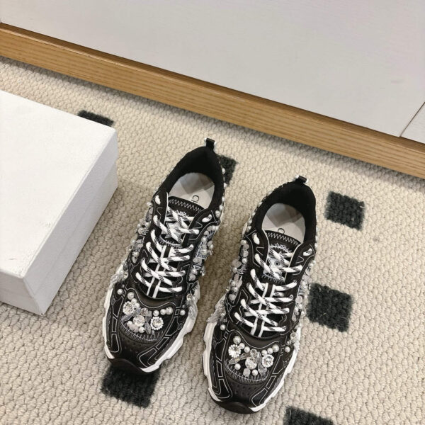 D Chrono Sneakers ( دي حذاء كرونو سنيكرز )