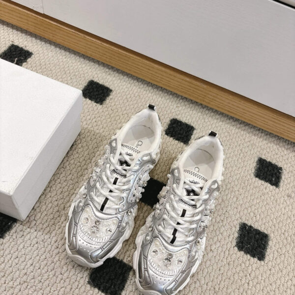 D Chrono Sneakers ( دي حذاء كرونو سنيكرز )