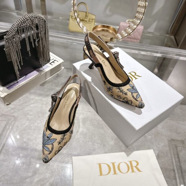 D Slingback Pump (حذاء دي سلاينج باك)