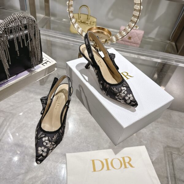 D Slingback Pump (حذاء دي سلاينج باك)