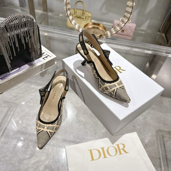 D Slingback Pump (حذاء دي سلاينج باك)